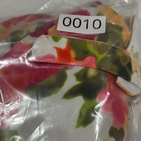 Tommy Bahama floral 2 peace set halter top top is 38C bottom is small - Picture 7 of 7